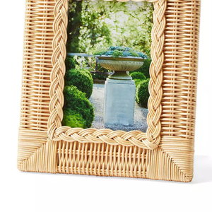 Cadre photo artisanal en rotin naturel écologique très demandé, avec articles de décoration intérieure - Product Image 4