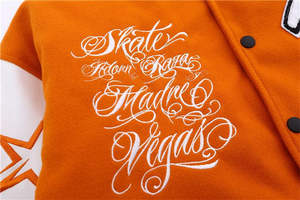 Chaqueta Bomber Varsity de Manga Larga Naranja para Hombre, Personalizada con Logotipo, Bordado de Lana Chenille, Camuflaje, Lona Formal de Alta Calidad, Estilo Vintage - Product Image 2