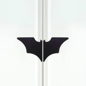 Poignées de porte en bois d'acacia faites à la main, noires, motif Batman, en bois naturel, pour tiroirs d'enfants, commodes, armoires et poignées de cuisine - Product Image 1
