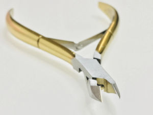 Coupe-cuticules et coupe-ongles en acier inoxydable de haute qualité à lame courbée avec une large ouverture de mâchoire pour les doigts et les orteils - Product Image 3