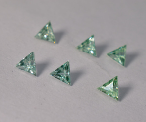 Saphir vert de laboratoire Corindon 5 mm facetté en forme de trion, qualité AAA, pierres précieuses en vrac pour la fabrication de bijoux de luxe, pierres de naissance de septembre - Product Image 4