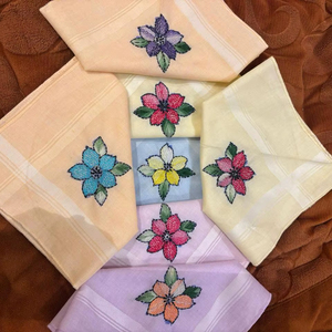 Juego de pañuelos de algodón bordados a mano – Diseño floral multicolor, pañuelos premium 100% algodón, suaves y amigables con la piel. - Product Image 3