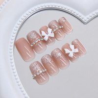 24 faux ongles en acrylique à presser avec motifs dégradés scintillants, chaînes brillantes, diamants et nœuds papillon, style INS, avec colle