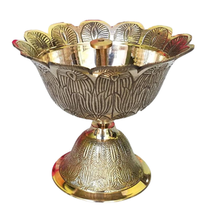 Quemador de incienso tradicional de latón diseñado para prácticas rituales culturales con tallados clásicos y base metálica robusta - Product Image 5