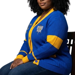 Cardigan en tricot rayé personnalisé Sigma Gamma Rho pour femme, brodé de lettres grecques, boutonné sur le devant, style mode - Product Image 4