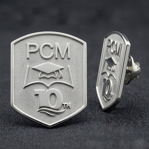 Regalos promocionales personalizados de latón chapado en oro, modernos y tradicionales, para ministerios de campus públicos, con serigrafía para clubes - Product Image 4