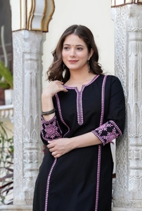 Kurta Droit Brodé en Pur Coton pour Femme KV (Plusieurs Couleurs) - Product Image 6