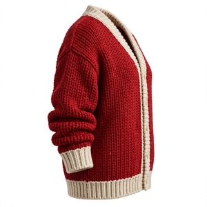 Cardigan en tricot classique rouge pour femme, personnalisé OEM, en mélange de laine, avec poches et bordure crème, col en V, manches longues - Product Image 2