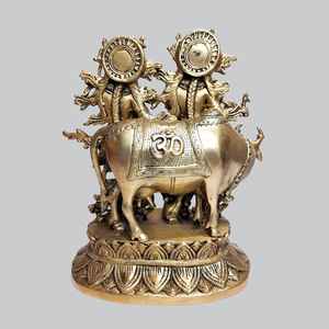 Statue artisanale en laiton de Radha Krishna avec vache et paon, idole traditionnelle du couple divin hindou pour la décoration intérieure et le Vastu - Product Image 4