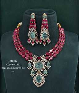 ชุดสร้อยคอและต่างหูสีเขียวมรกต รุ่น 10287 ชุบโรเดียม ทำจากทองเหลือง ดีไซน์คลาสสิก เครื่องประดับสำหรับผู้หญิง เหมาะสำหรับงานแต่งงาน ชุดเครื่องประดับแฟชั่น - Product Image 3