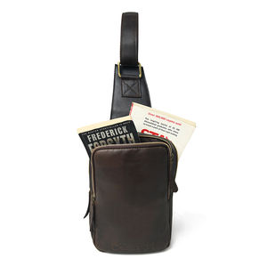 Sac de poitrine en cuir pleine fleur avec plusieurs compartiments pour les voyages, le travail et les activités de plein air - Product Image 1