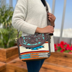 Couverture de selle Offre Spéciale et sac à bandoulière Western en cuir fauché floral de haute qualité en cuir véritable Vintage Boho sac à main pour les femmes - Product Image 2