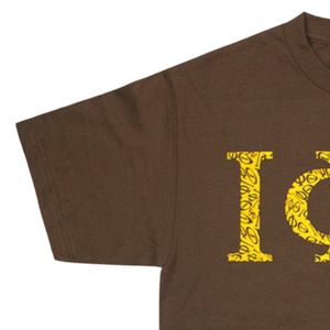 T-shirt graphique Iota Phi Theta marron et or, vêtement grec de fraternité, en coton premium, coupe élégante pour tous les jours - Product Image 3