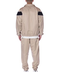 Veste coupe-vent personnalisée pour l'entraînement et le jogging, et veste coupe-vent pour homme de haute qualité, légère et respirante - Product Image 4