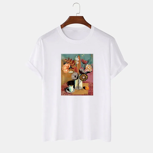 เสื้อยืดแขนสั้นสีขาวสำหรับผู้ชาย ลายพิมพ์ดอกไม้ คอกลม ทรงลำลอง ผ้าคอตตอนเจอร์ซีย์ ดีไซน์ด้านหน้าแบบถัก - Product Image 1