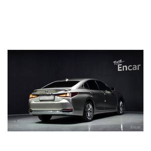 Lexus ES Executive 2024 avec volant à gauche, sièges en cuir, caméra de recul, seulement 29 977 km parcourus - Product Image 2