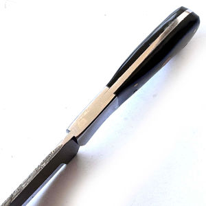 Cuchillo de Caza Artesanal de Acero de Damasco, Hoja de Punta Caída, Mango Negro con Incrustaciones Doradas, Cuchillos de Damasco Personalizados OEM en Venta - Product Image 5