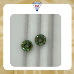 Excelente Par de Turmalinas Verdes Menta Naturales, Corte Redondo, 3.50 Quilates, Claridad Loupe, Grado AAAA, Joyería Fina de Madagascar, Gema de Calidad - Product Image 2
