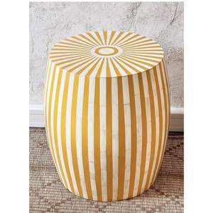 Mesa Auxiliar de Lujo con Incrustaciones de Hueso de Hierro, Mesa Redonda de Metal Rayado, Taburete Decorativo con Acentos Geométricos, Mesa de Metal al por Mayor - Product Image 1