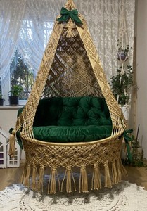 Fauteuil suspendu double en macramé doré, balançoire en macramé avec coussins verts, balançoire ronde en macramé, balançoire en macramé - Product Image 2