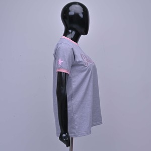 เสื้อยืดผ้าฝ้ายสีเทาสำหรับผู้หญิง คอกลม แขนสั้น ลำลอง พิมพ์ลายโลโก้ ผ้าเจอร์ซีย์ระบายอากาศ ใส่ได้ในฤดูใบไม้ผลิและฤดูร้อน - Product Image 3
