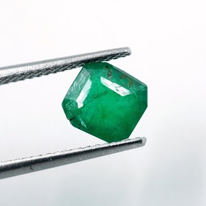Esmeralda Zambiana de 1.40ct, Corte Redondo Facetado, Piedra Verde HAYAAT GEMS HG-201 para Joyería - Product Image 3