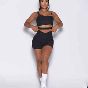 Ensemble de sport 2 pièces noir pour femme : Crop top et short taille haute, couleur unie, en spandex tricoté respirant, style sportif, printemps-été - Product Image 5