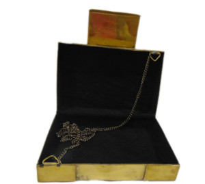 Bolso de mano tipo clutch vintage de metal hecho a mano, con cadena decorativa, para la noche. - Product Image 2