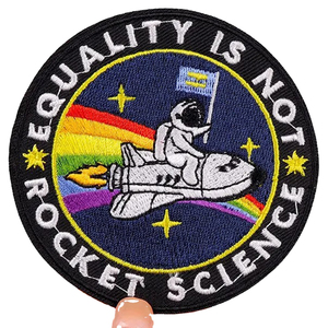 Patch tissé professionnel |   Étiquette de marque minimaliste et discrète pour vêtements techniques |   Prix direct usine - Product Image 1