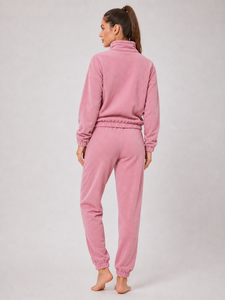 Conjunto deportivo de lana para mujer que ofrece una cálida comodidad y un estilo premium con tela suave, perfecto para descansar o para un estilo de vida activo en invierno. - Product Image 3