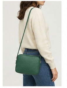 Sac bandoulière vintage en cuir véritable Premium Gravs pour femme, sac à main minimaliste d'été avec sangle réglable - Product Image 5