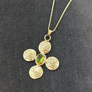 Collier moderne en or plaqué 18 carats avec pendentif en quartz péridot taillé ovale, bijou de créateur, chaîne de collier statement - Product Image 5