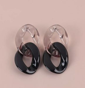 Boucles d'oreilles en résine colorées pour femmes – Boucles d'oreilles de créateur faites à la main avec motifs uniques, accessoires de bijouterie légers - Product Image 6