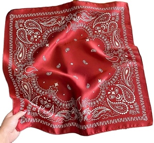Écharpe en satin de soie pour femme, foulard, bandana, imprimé sur mesure motif cachemire rouge, doux, pour la tête - Product Image 1