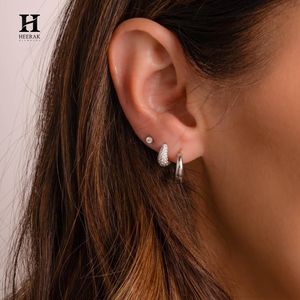 Pendientes Huggie de Lujo con Diamantes Pavé – Oro de 14k con Diamantes Certificados – Fabricación de Joyería Fina - Product Image 6