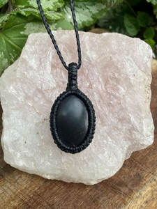 Collier ajustable en macramé avec pendentif en quartz, motif papillon, inspiré du bouddhisme, plaqué cuivre, bijoux minimalistes de guérison - Product Image 5