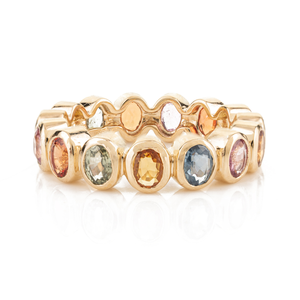Bague éternité en or blanc 14 carats avec saphirs naturels multicolores et sertissage à griffes - Product Image 2