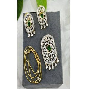 Elegante conjunto de collar con colgante y aretes con piedras de circonita cúbica de calidad premium con acabado dorado, ideal para fiestas, colección para mujeres. - Product Image 2