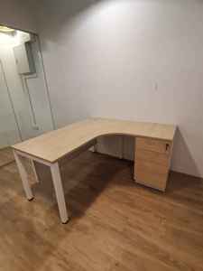 AY <b>Office</b> System L Shape <b>Office</b> Conference <b>Table</b> Chipboard Board Structure Melamine Finish Durable Modern Design Metal Legs - Product Image 3