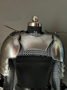 Armadura de Caballero Gótica de Acero Inoxidable con Acabado Plateado y Detalles de Malla de Cadena, Diseño Moderno de Imitación Antigua para Exhibición - Product Image 5