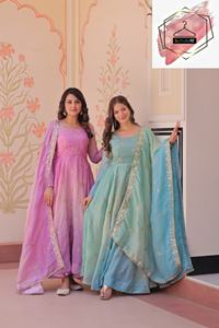 ชุดกาวน์ที่มีเสน่ห์งานปักหลายแบบและผ้าออแกนซ่าผ้าไหมแก้วสีทองมีลำดับแบบหลายชุดงานปักลาย zari - Product Image 3