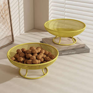 Panier à fruits décoratif en fil métallique jaune, support de rangement pour collations, présentoir moderne pour légumes sur comptoir, décoration de cuisine et de maison - Product Image 1