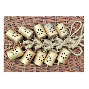 Campanas de Vaca en Forma de Cono Harmony, Campanas Colgantes de Metal Rústicas Hechas a Mano para Decoraciones Navideñas y Decoración del Hogar - Product Image 6