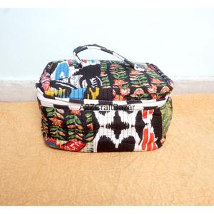 Juego de Bolsas de Maquillaje Acolchadas con Estampado Floral Pastel, 100% Puro, Hecho a Mano, de Alta Calidad y Precio Accesible - Product Image 2