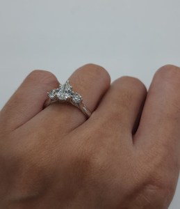 Anillo de Compromiso de Diamantes Cultivados en Laboratorio para Mujer, 3 Piedras, PT950 VS1, Forma de Pera, Ovalada y Redonda, Banda Nupcial, Oro Blanco, Certificado IGI, Joyería de Boda - Product Image 5