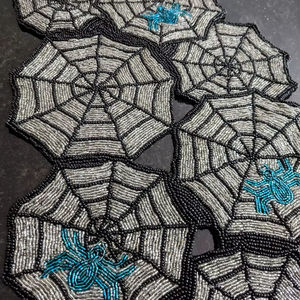 Camino de mesa con diseño floral hecho a mano y adornado con cuentas, camino de mesa decorativo para cenas y fiestas. 13x36 pulgadas (personalizable por msr) - Product Image 1