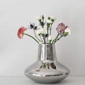Jarrón de Metal Resistente para Decoración de Interiores, Eventos, Estilismo y Exhibición de Arreglos Florales Elegantes - Product Image 6