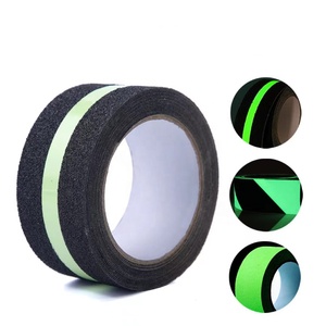 Nastri di trazione <span class=keywords><strong>antiscivolo</strong></span> con <span class=keywords><strong>nastro</strong></span> <span class=keywords><strong>adesivo</strong></span> impermeabile che vendono direttamente in fabbrica si illuminano al buio <span class=keywords><strong>nastro</strong></span> <span class=keywords><strong>antiscivolo</strong></span> - Product Image 5