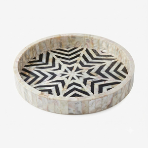 Plateau de service rond en nacre noire et blanche, mosaïque géométrique, plateau décoratif en nacre pour table basse et décoration de maison de luxe - Product Image 1