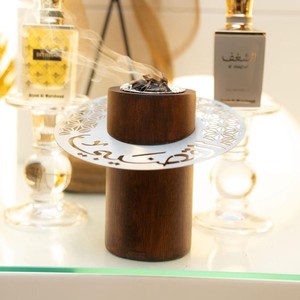 Brûleur d'encens en bois avec disque métallique à calligraphie arabe et base cylindrique pour une élégance artistique, l'aromathérapie et la décoration - Product Image 5